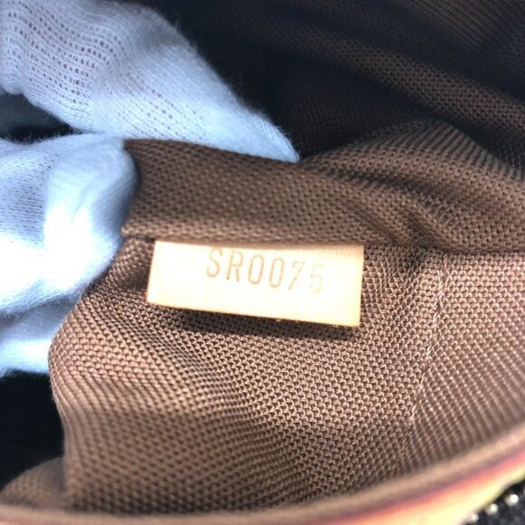 LOUIS VUITTON Brown Monogram Canvas Messenger Shoulder Bag - Picture 15 of 16